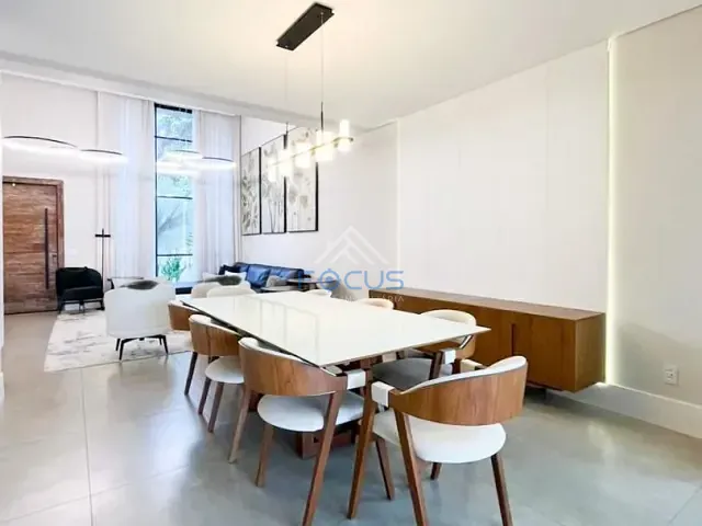 Casa com 564m² 3 quartos e 5 banheiros, à venda, no bairro Medeiros em Jundiaí