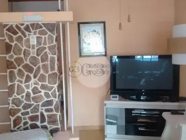 Casa 2 quartos e 2 banheiros, à venda, no bairro Centro em Pelotas