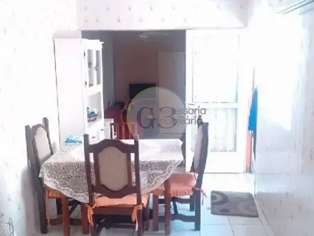 Casa 2 quartos e 2 banheiros, à venda, no bairro Centro em Pelotas