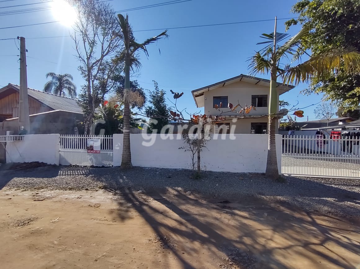 https://static.arboimoveis.com.br/CA0029_GARDIN/casaavendabarravelhabarravelhasc_1627595469184_watermark.jpg