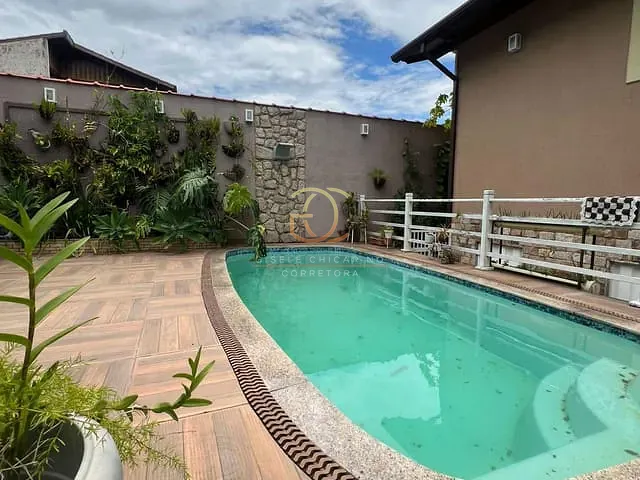 Casa 5 quartos e 4 banheiros, à venda, no bairro Torres Homem em Valença