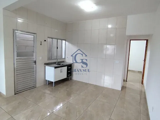 Casa com 125m² 1 quarto e 1 banheiro, para alugar, no bairro Jardim Shangrilá (Zona Sul) em São Paulo