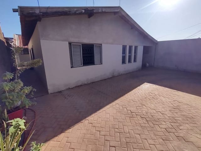Casa com 300m² 3 quartos e 1 banheiro, à venda, no bairro Vila Bertini em Americana