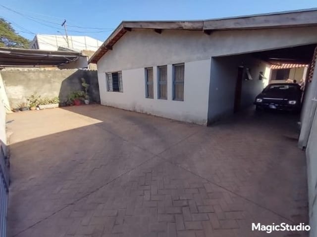 Casa com 300m² 3 quartos e 1 banheiro, à venda, no bairro Vila Bertini em Americana