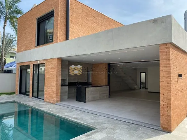 Casa com 507m² 4 quartos e 6 banheiros, à venda, no bairro Dezoito do Forte Empresarial/Alphaville. em Barueri