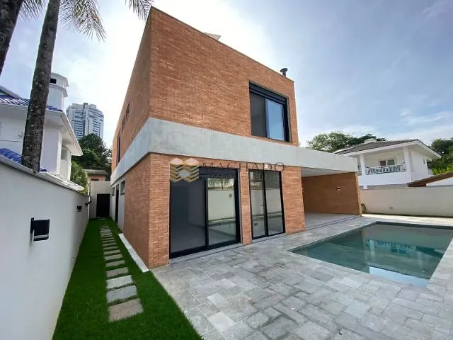 Casa com 507m² 4 quartos e 6 banheiros, à venda, no bairro Dezoito do Forte Empresarial/Alphaville. em Barueri
