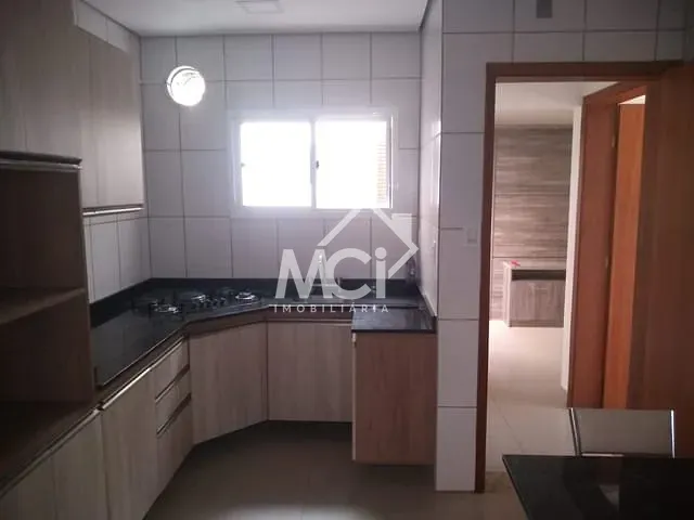 Casa 3 quartos e 3 banheiros, à venda, no bairro Centro em Pelotas