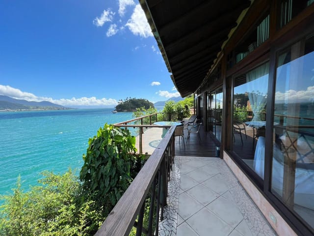 Casa 5 quartos e 6 banheiros, à venda, no bairro Ilhote (Cambaquara) em Ilhabela