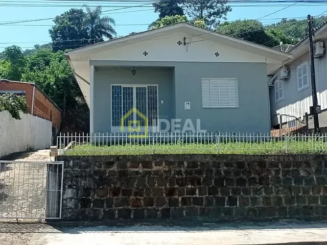 Casa com 85m² 3 quartos e 1 banheiro, à venda, no bairro Nazaré em Concórdia