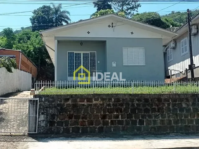 Casa com 85m² 3 quartos e 1 banheiro, à venda, no bairro Nazaré em Concórdia