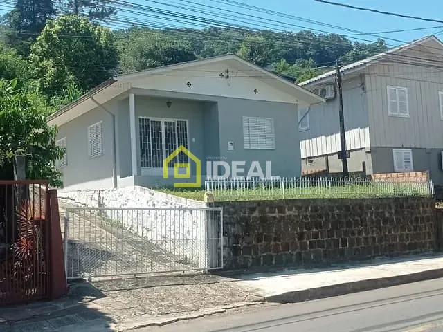 Casa com 85m² 3 quartos e 1 banheiro, à venda, no bairro Nazaré em Concórdia
