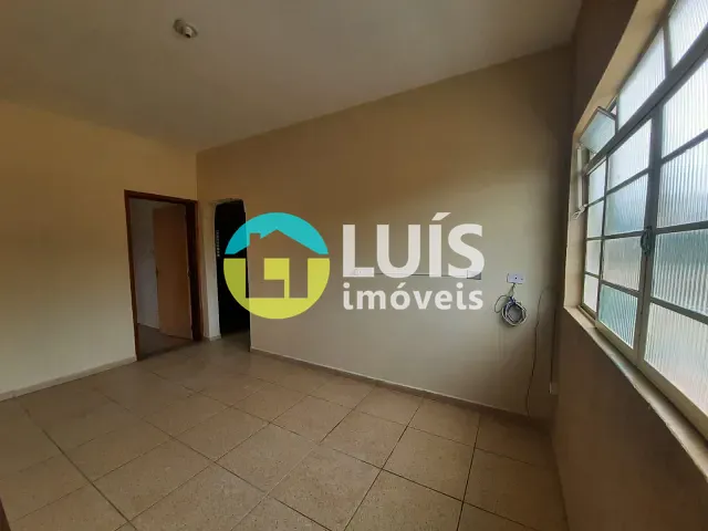 Casa 3 quartos e 1 banheiro, para alugar, no bairro Centro em Guaranésia