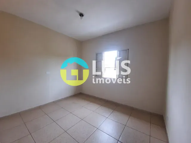 Casa 3 quartos e 1 banheiro, para alugar, no bairro Centro em Guaranésia