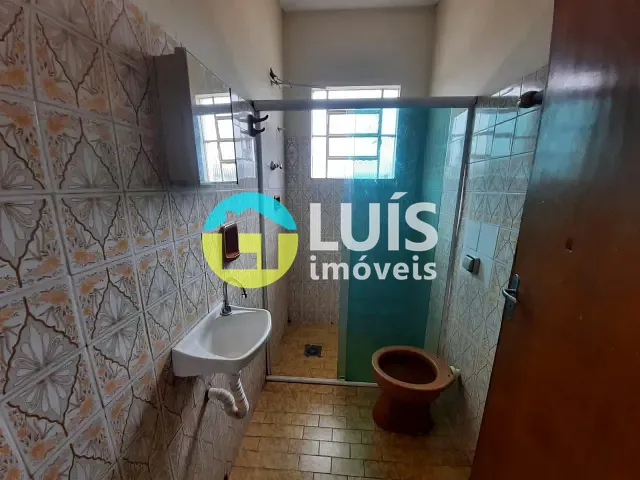Casa 3 quartos e 1 banheiro, para alugar, no bairro Centro em Guaranésia
