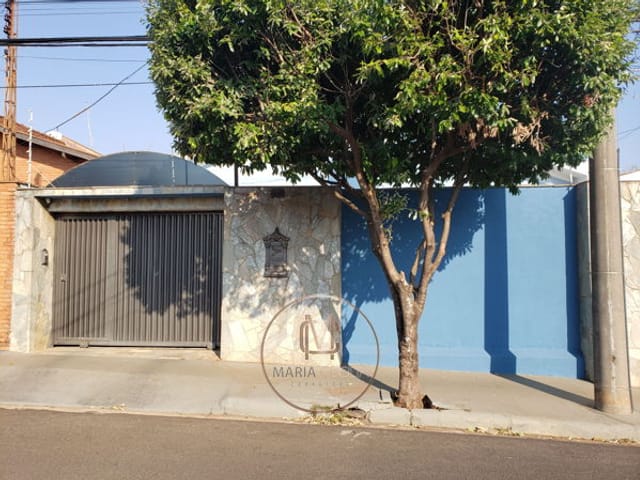 Casa com 300m² 3 quartos e 4 banheiros, à venda, no bairro Centro em Araraquara