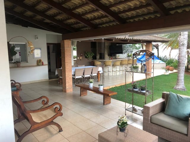 Casa com 868m² 4 quartos e 6 banheiros, à venda, no bairro Jardins Viena em Aparecida De Goiânia