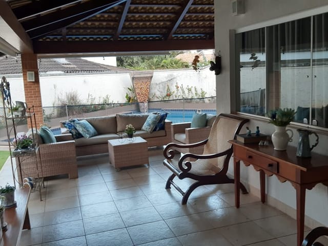 Casa com 868m² 4 quartos e 6 banheiros, à venda, no bairro Jardins Viena em Aparecida De Goiânia