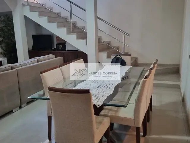 Casa com 309m² 3 quartos e 4 banheiros, à venda, no bairro Operária em Londrina
