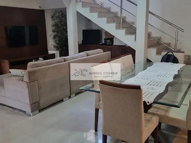Casa com 309m² 3 quartos e 4 banheiros, à venda, no bairro Operária em Londrina