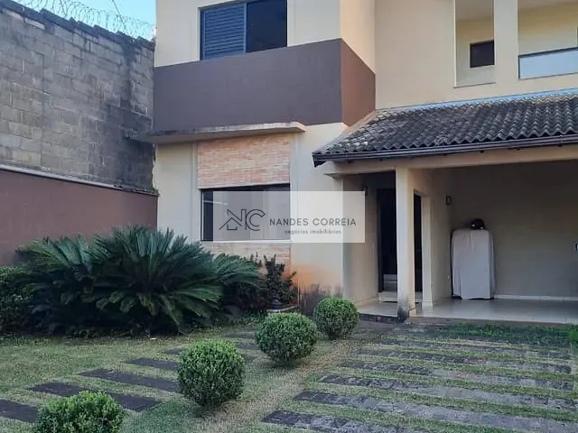 Casa com 309m² 3 quartos e 4 banheiros, à venda, no bairro Operária em Londrina