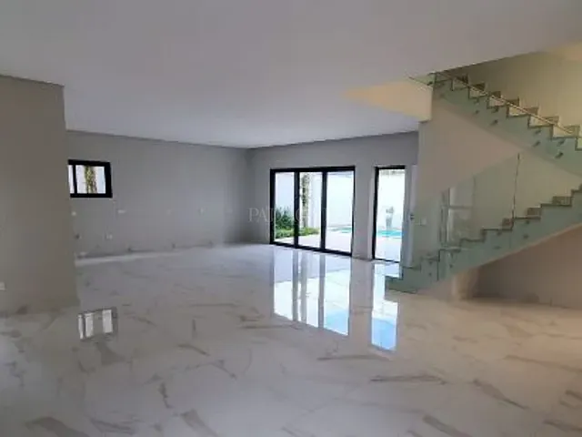 Casa 4 quartos e 5 banheiros, à venda, no bairro Barra em Balneário Camboriú
