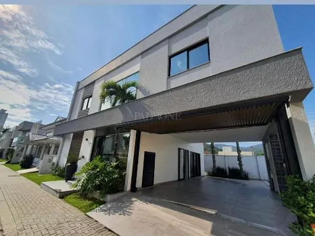 Casa 4 quartos e 5 banheiros, à venda, no bairro Barra em Balneário Camboriú