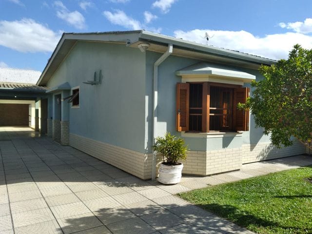 Casa com 164m² 2 quartos e 2 banheiros, à venda, no bairro Alvorada em Guaíba