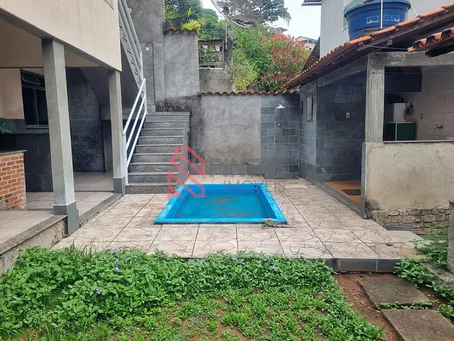 Casa 6 quartos e 2 banheiros, à venda, no bairro Santa Bárbara em Niterói