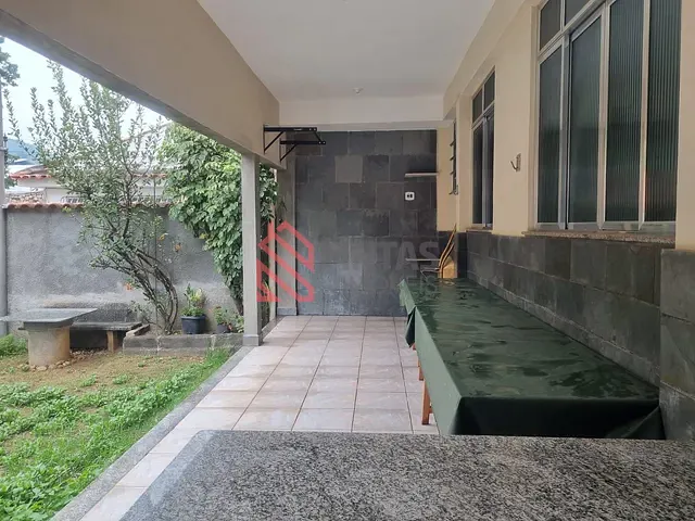 Casa 6 quartos e 2 banheiros, à venda, no bairro Santa Bárbara em Niterói