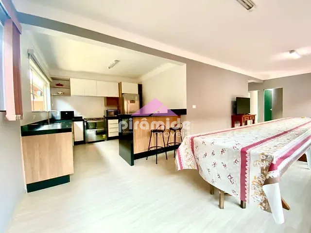 Casa com 412m², à venda ou para alugar, no bairro Pontal de Santa Marina em Caraguatatuba