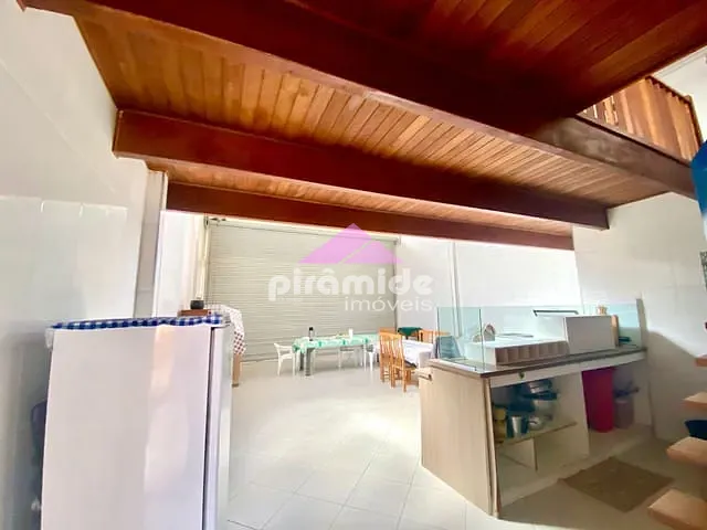 Casa com 412m², à venda ou para alugar, no bairro Pontal de Santa Marina em Caraguatatuba