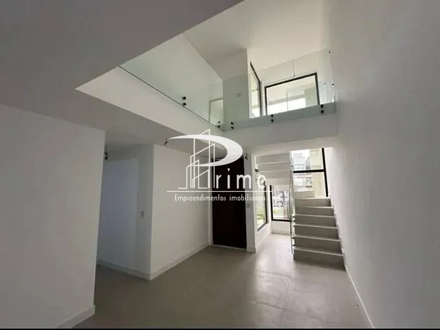 Casa com 230m² 3 quartos e 4 banheiros, à venda, no bairro Camboinhas em Niterói