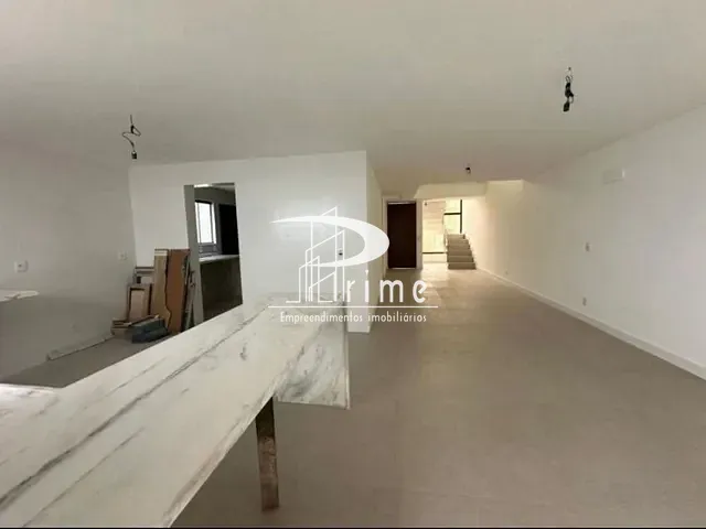 Casa com 230m² 3 quartos e 4 banheiros, à venda, no bairro Camboinhas em Niterói