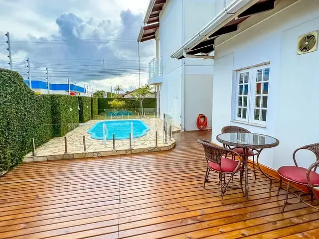 Casa com 260m² 3 quartos e 2 banheiros, à venda, no bairro Praça em Tijucas