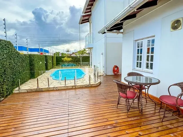 Casa com 260m² 3 quartos e 2 banheiros, à venda, no bairro Praça em Tijucas