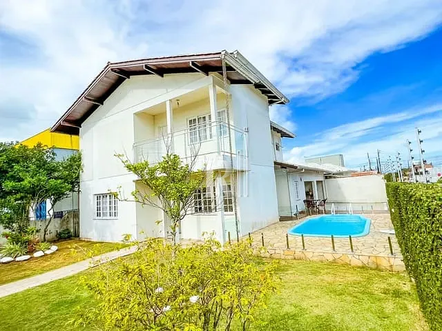 Casa com 260m² 3 quartos e 2 banheiros, à venda, no bairro Praça em Tijucas