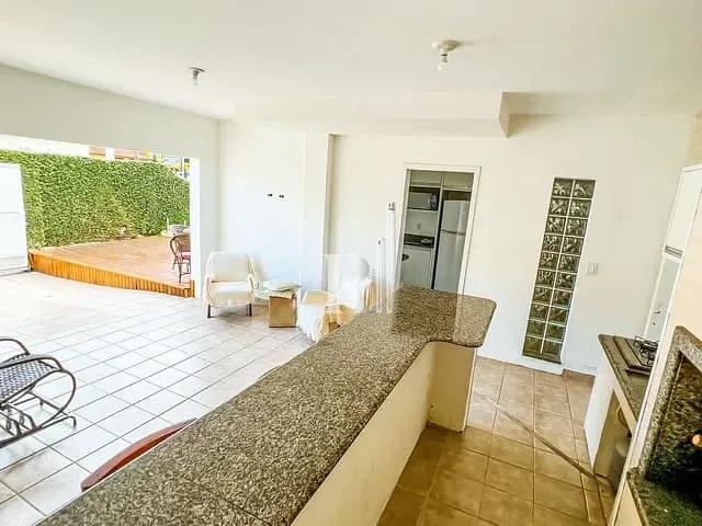 Casa com 260m² 3 quartos e 2 banheiros, à venda, no bairro Praça em Tijucas