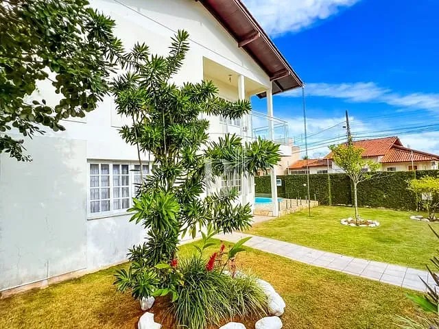 Casa com 260m² 3 quartos e 2 banheiros, à venda, no bairro Praça em Tijucas