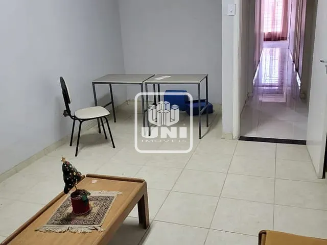 Casa com 315m², à venda ou para alugar, no bairro Centro em Jacareí