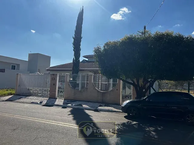Casa 3 quartos e 4 banheiros, à venda, no bairro Parque Residencial Girassóis de Holanda em Holambra