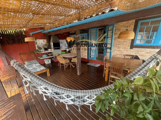 Casa 3 quartos e 3 banheiros, para alugar, no bairro Vila em Ilhabela