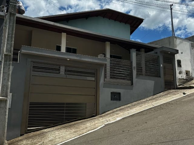 Casa com 250m² 3 quartos e 2 banheiros, à venda, no bairro Primavera Garden em Itapeva