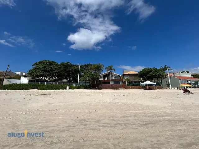 Casa com 403m² 3 quartos e 2 banheiros, à venda, no bairro Cachoeira do Bom Jesus em Florianópolis