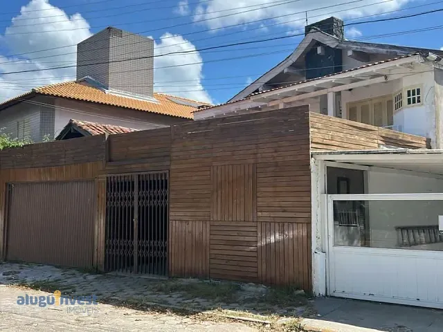 Casa com 403m² 3 quartos e 2 banheiros, à venda, no bairro Cachoeira do Bom Jesus em Florianópolis