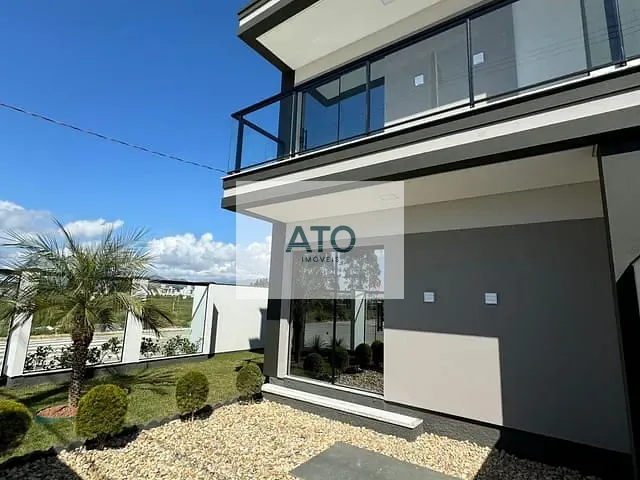 Sobrado 2 quartos e 1 banheiro, à venda, no bairro XV de novembro em Tijucas