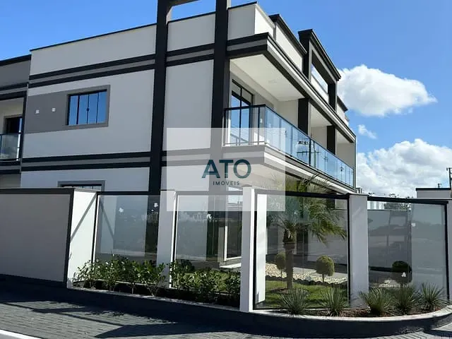 Sobrado 2 quartos e 1 banheiro, à venda, no bairro XV de novembro em Tijucas