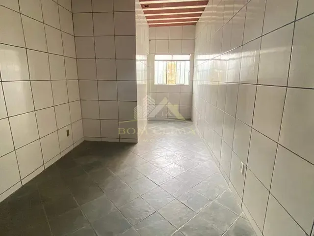 Casa com 665m² 1 quarto e 1 banheiro, para alugar, no bairro Parque Guarani em Juiz de Fora