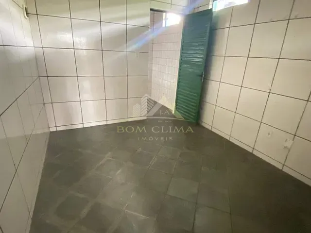 Casa com 665m² 1 quarto e 1 banheiro, para alugar, no bairro Parque Guarani em Juiz de Fora