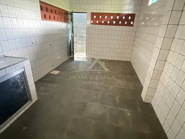 Casa com 665m² 1 quarto e 1 banheiro, para alugar, no bairro Parque Guarani em Juiz de Fora