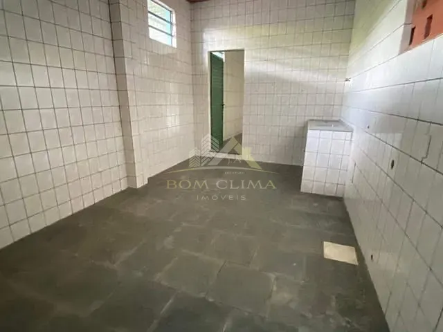 Casa com 665m² 1 quarto e 1 banheiro, para alugar, no bairro Parque Guarani em Juiz de Fora